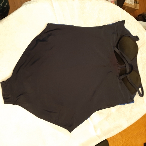 Ladies swim wear (plus size) - Picture 2 of 4